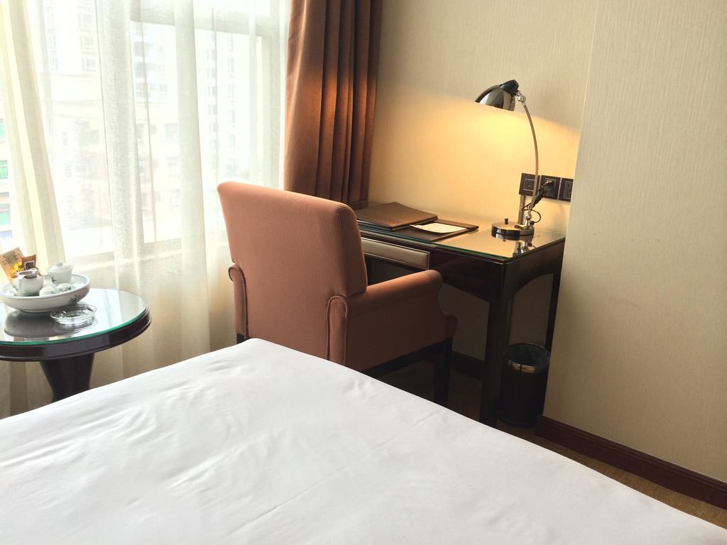 Shenzhen Baoan Royal International Hotel Екстер'єр фото